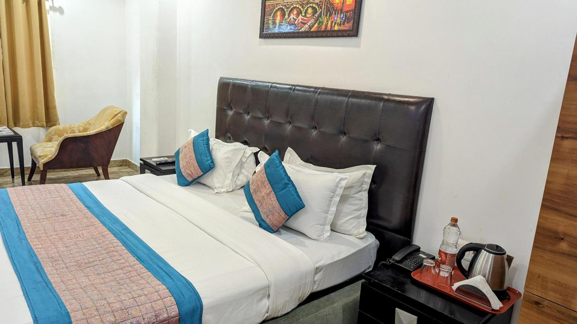 Hotel Moon Taj Near Yashobhoomi Convention Centre Delhi  Eksteriør billede