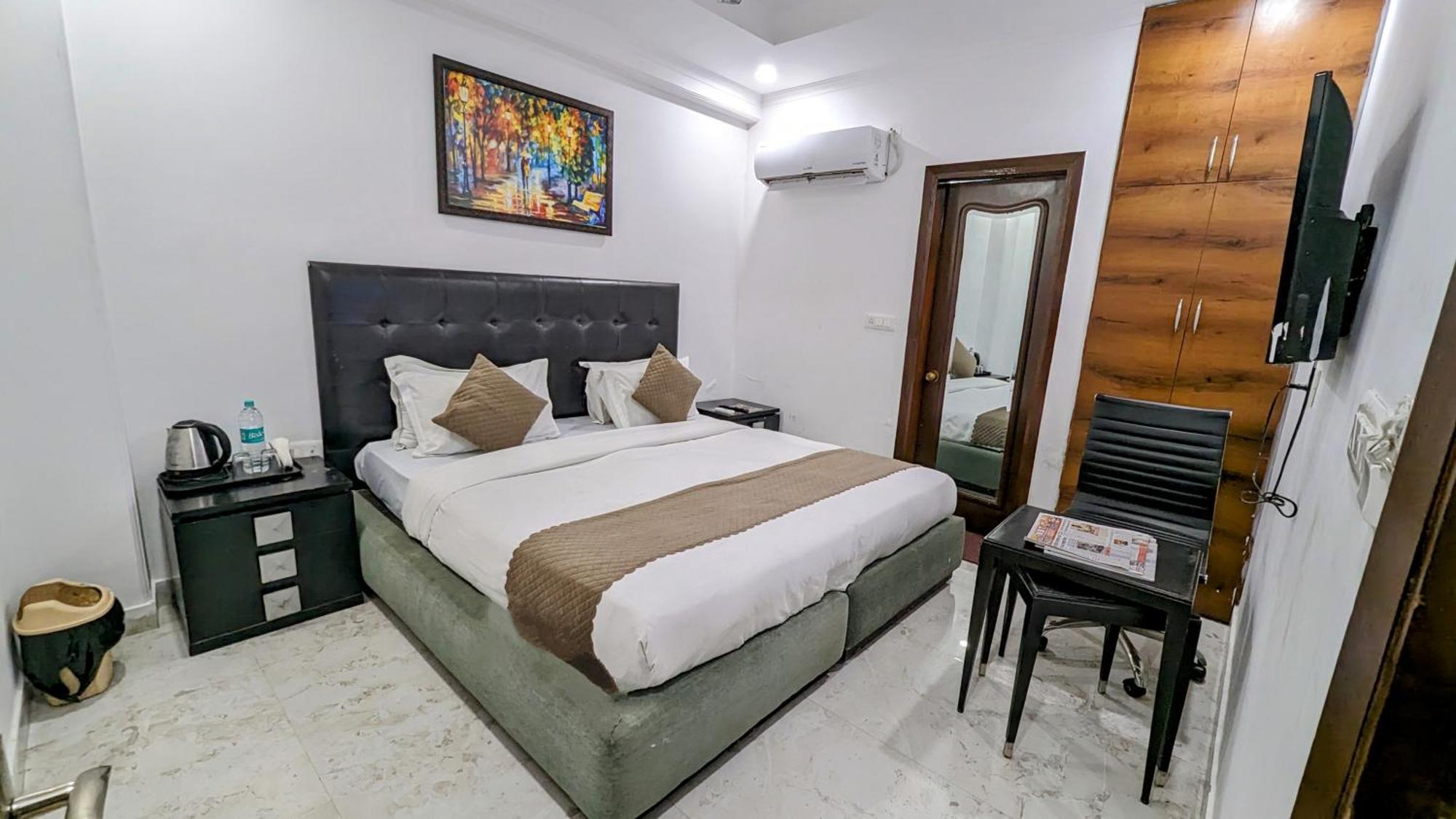 Hotel Moon Taj Near Yashobhoomi Convention Centre Delhi  Eksteriør billede