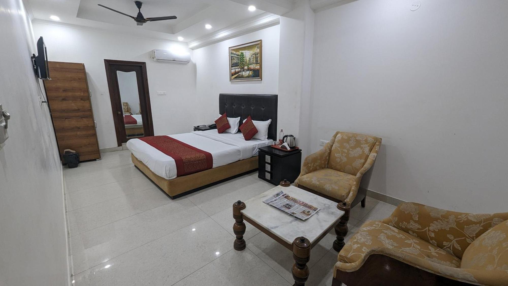 Hotel Moon Taj Near Yashobhoomi Convention Centre Delhi  Eksteriør billede